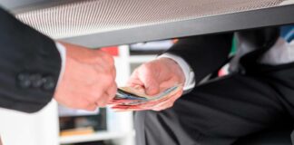 China: Ex presidente de banco es condenado a pena de muerte por corrupción