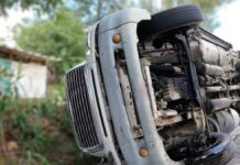 Tractocamión vuelca por exceso de velocidad en la Puebla-Atlixco Tractocamión
