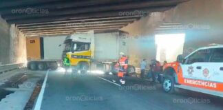 Tráiler bloquea la autopista Puebla-Orizaba tras choque autopista