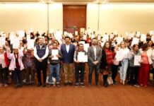 Entregan más de 700 escrituras de vivienda a habitantes de Puebla capital escrituras