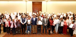 Entregan más de 700 escrituras de vivienda a habitantes de Puebla capital escrituras