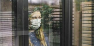 Estados Unidos reduce a un día el aislamiento por Covid-19