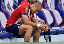 Chicharito Hernández será baja para Chivas por lesión en tobillo