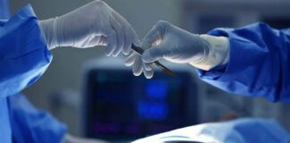 Médicos chinos compiten para ver quién hace la mejor circuncisión