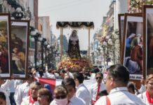Realizan Procesión de Viernes Santo en Puebla