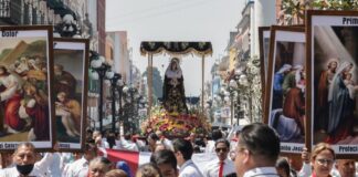 Realizan Procesión de Viernes Santo en Puebla