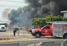 Se incendia deshuesadero de autos en la Atlixco-Izúcar