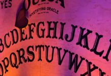 ¡Ay, nanita! Estudiantes juegan con Ouija y sufren crisis nerviosa en Puebla Estudiantes