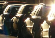 Falsos vendedores de autos asaltan a familias en Puebla