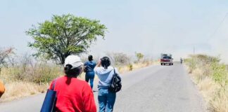 Motociclista resulta lesionada tras ser impactada por taxista ebrio en Acatlán Motociclista