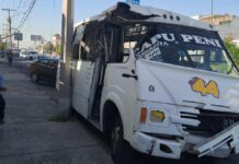 Microbús choca contra poste en Los Pilares; hay 3 heridos