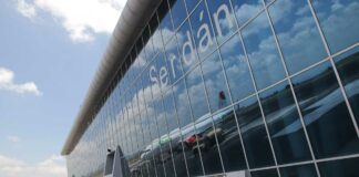 Aeropuerto “Hermanos Serdán” detuvo operaciones este domingo por barrido de ceniza ceniza