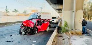Mueren dos personas tras estrellarse contra muro de concreto de la México-Puebla concreto