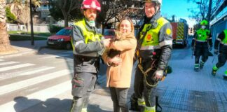 Captan emotivo reencuentro de mujer y su ‘michi’ tras incendio en Valencia Incendio
