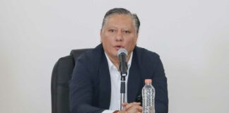 Fernando Morales se compromete, ante notario, a entregar retrovirales gratuitos a población LGBTTIQ+ Morales