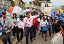 Lalo Rivera se compromete a brindar mejores caminos a Quimixtlán