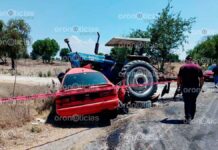 Automovilista y su copiloto mueren prensados tras choque con tractor en Tepeaca Automovilista