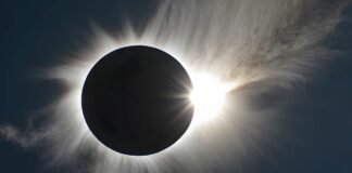 Reos en confinamiento interponen demanda para ver el eclipse solar en EU