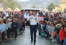 Lalo Rivera se reúne con poblanos en cancha deportiva de Ixtacamaxtitlán