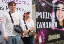 Madre de Paulina Camargo protesta frente a Casa de Justicia