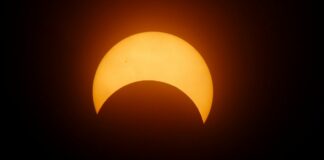 Este es el riesgo para los ojos si ves el eclipse solar directo