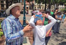 El día que voltearon a ver cómo la luna cubría al sol