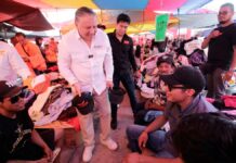 Fernando Morales visita el tianguis de San Ramón Morales