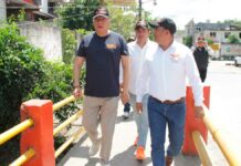 Fer Morales y Pedro Rubio recorren el mercado de Mecapalapa Morales