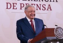 AMLO respalda a músicos de Mazatlán ante prohibición de bandas en playa Músicos