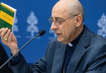 Cambio de sexo atenta contra la dignidad humana: Vaticano