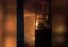 Evacuan a 50 personas por incendio en tres viviendas, en Centro de Puebla incendio
