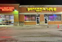 Critican a bar estadounidense no admitir a menores de 30 años en fines de semana bar