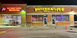 Critican a bar estadounidense no admitir a menores de 30 años en fines de semana bar