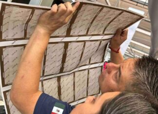 Detienen a hombre que fotocopiaba boletas electorales en Chiapas