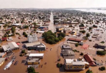 Suman más de 100 muertos por inundaciones en Brasil Brasil