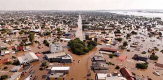 Suman más de 100 muertos por inundaciones en Brasil Brasil