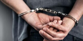 Joven mata a sus padres a martillazos y quema su casa en Brasil