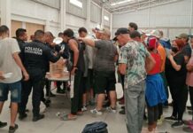 Rescatan a más de 200 migrantes abandonados en una bodega de Chicoloapan