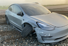 Auto Tesla casi choca contra tren en modo manejo automático en EU