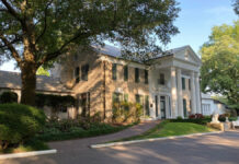 Nieta de Elvis Presley presenta demanda para detener subasta de Graceland Graceland