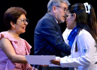 Lilia Cedillo encabezó graduación de 266 egresados de Medicina Medicina