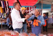 Fernando Morales visita el tianguis de “Los Lavaderos” Morales