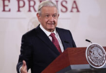 AMLO pide a Profeco hablar con dueños de gasolineras por altos precios Oxxo