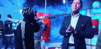 Periodista que vivió secuestro a canal de televisión en Ecuador se exilia Periodista