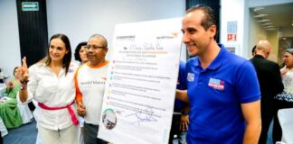 Mario Riestra firma compromisos con Asociaciones Civiles Riestra