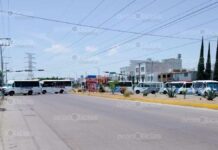 Choferes de rutas bloquean Bulevar Carmelitas choferes