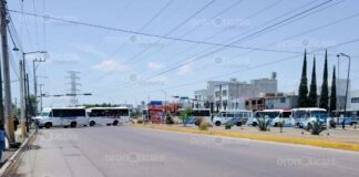 Choferes de rutas bloquean Bulevar Carmelitas choferes