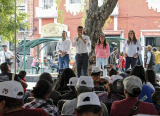 Lalo Rivera se reúne con madres de familia y líderes recolectores