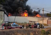 Se incendia fábrica de veladoras en Texmelucan