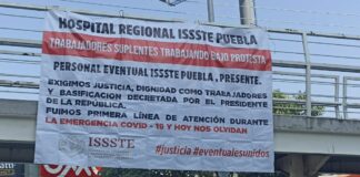 Protestan médicos afuera del ISSSTEP; exigen trato digno